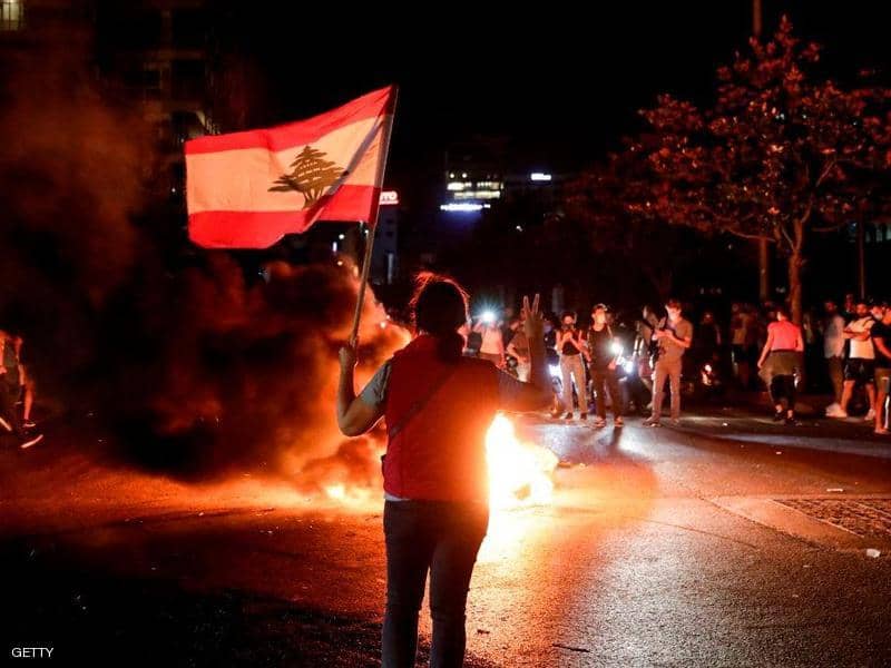 أحداث ساخنة فى لبنان .. تحطيم محال و غاز مسيل للدموع