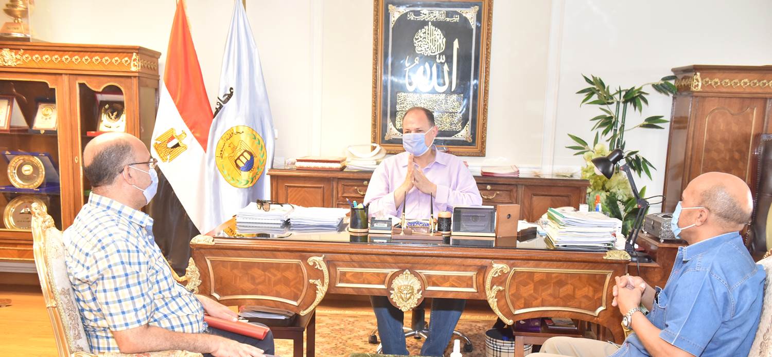 لقاء محافظ أسيوط بمدير مديرية الطب البيطري 