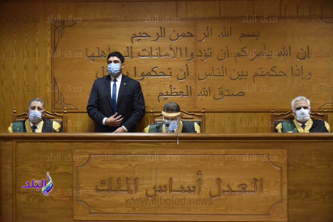 هيئة المحكمة أثناء النطق بالحكم