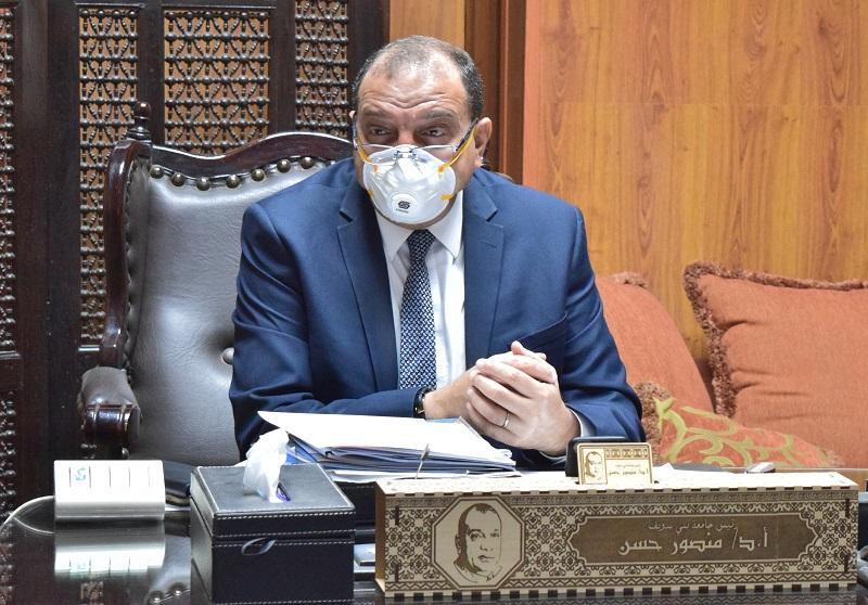  الدكتور منصور حسن رئيس جامعة بنى سويف