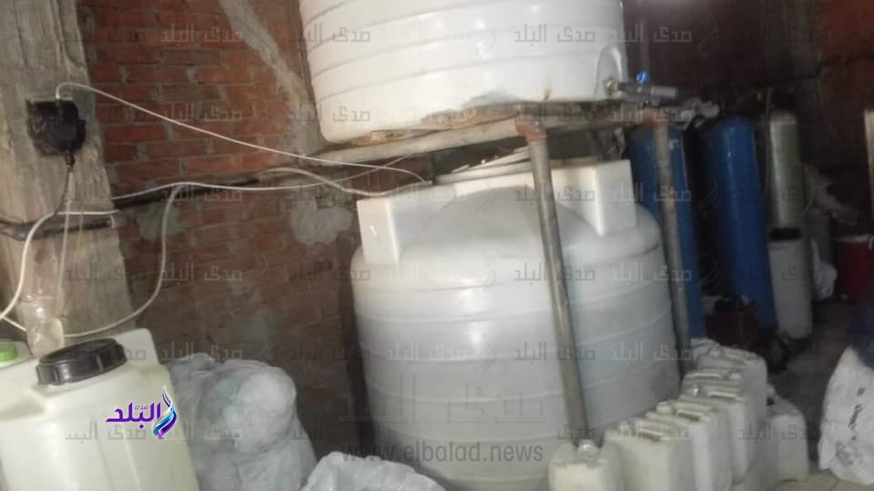 ضبط 34 شيكارة دقيق و 3 آلاف لتر مياه مجهولة المصدر بالغربية