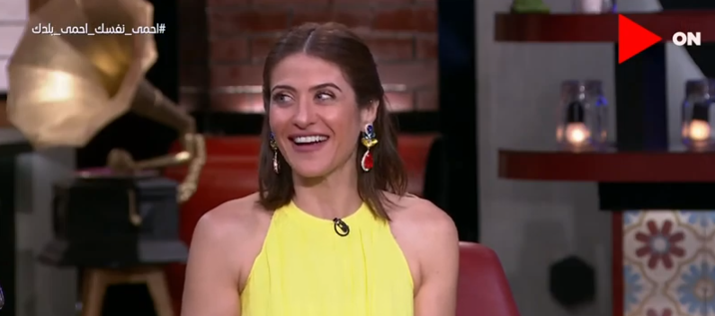 اتجوزت وانا 18 سنة..احمد صلاح حسني يحرج هيدي كرم على الهواء