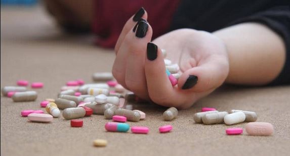 الأزهر : طلب الراحة في الانتحار وهم والحوار أهم طرق العلاج