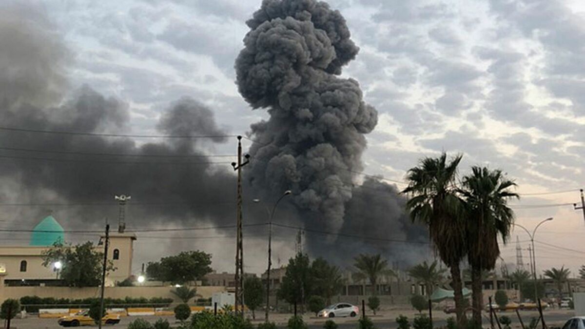 سقوط 3 صواريخ بالقرب من مطار بغداد 
