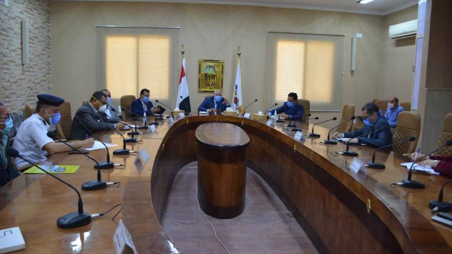 اجتماع محافظ الوادي الجديد 