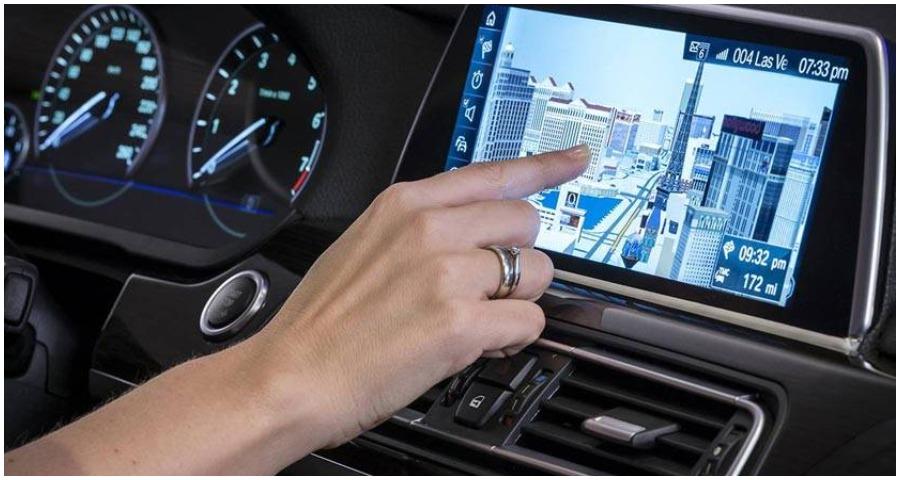 5 نصائح للحفاظ على شاشة اللمس داخل السيارة