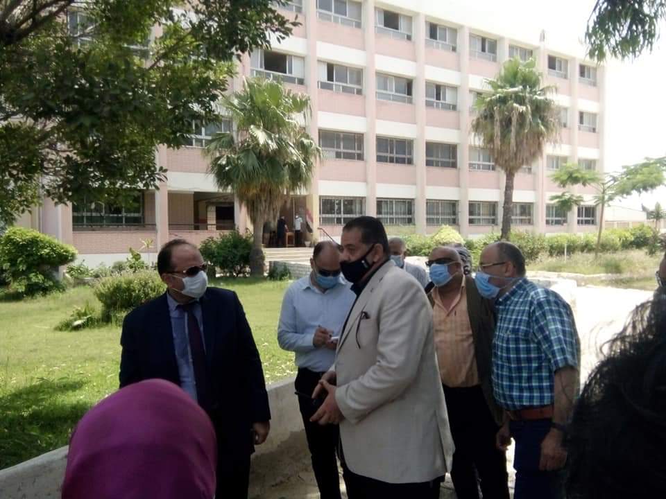 نائب محافظ الاسكندرية يتفقد تجهيزات المدارس