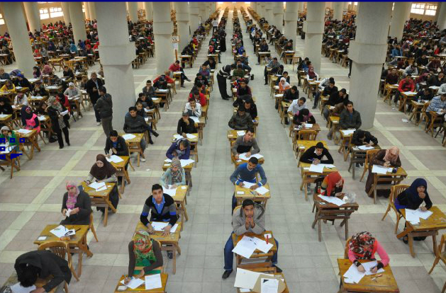 مدرج الامتحانات بجامعة حلوان 