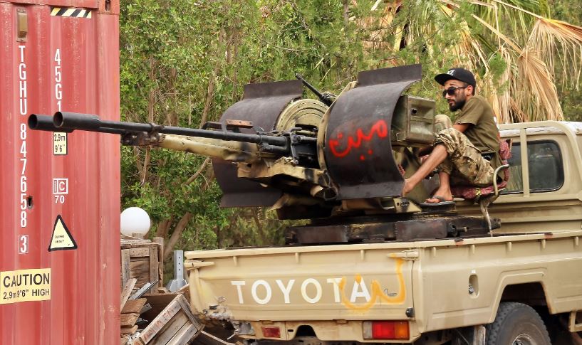 عنصر من مليشيات طرابلس