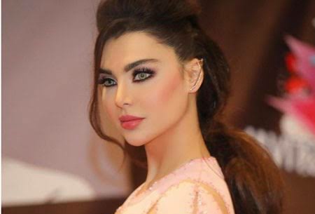 الفنانة اللبنانية قمر 