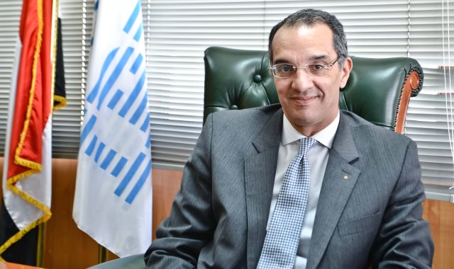 الدكتور عمرو طلعت وزير الإتصالات 
