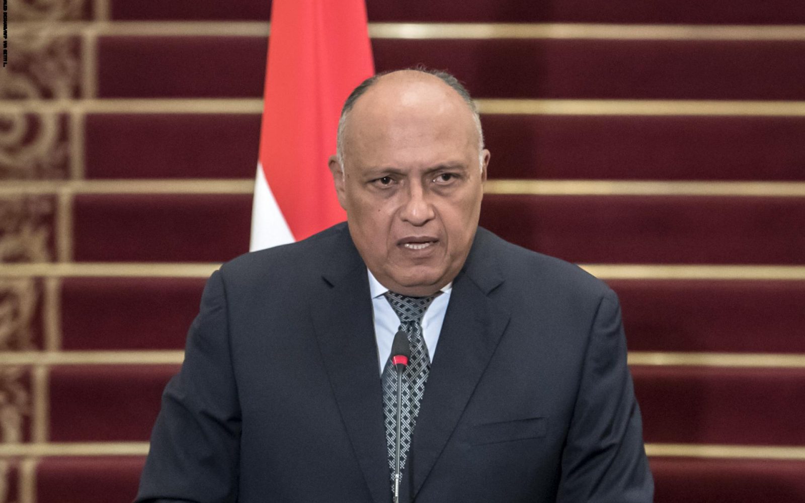  وزير الخارجية