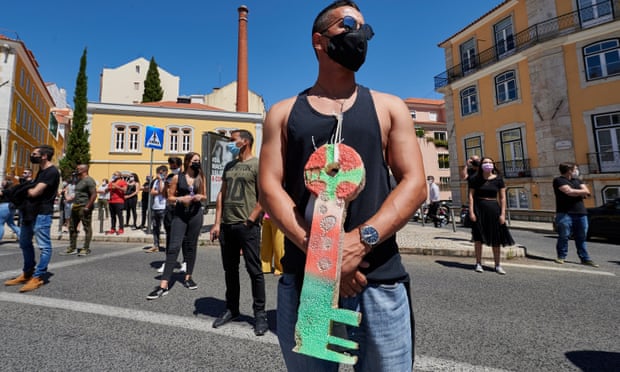 كورونا يجتاح العالم