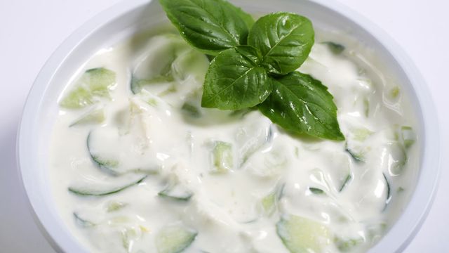 طريقة عمل سلطة الزبادى