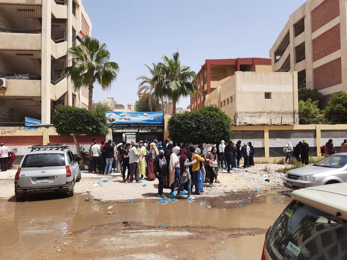 طلاب الصف الثالث الثانوي  طلاب الصف الثالث الثانوي