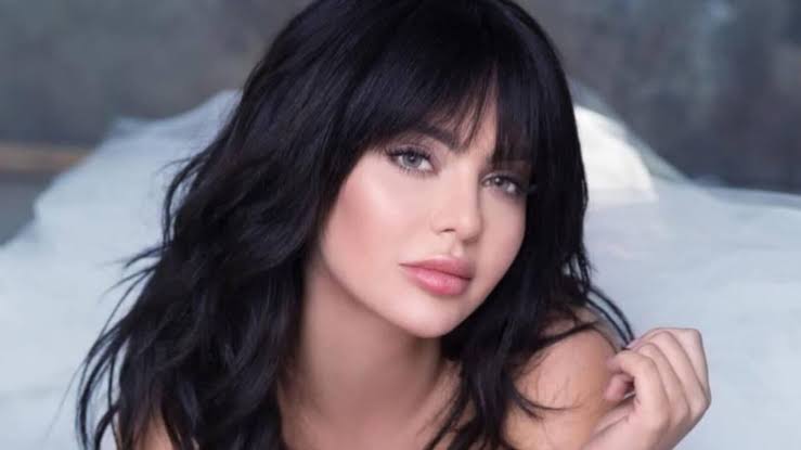 الفنانة قمر الفنانة قمر