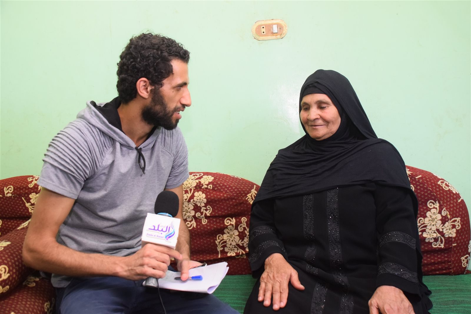 محرر صدى البلد مع اسر العائدين من ليبيا