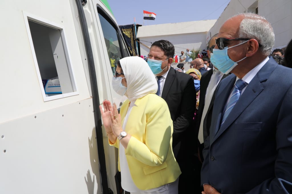 وزيرة الصحة ومحافظ الجيزة