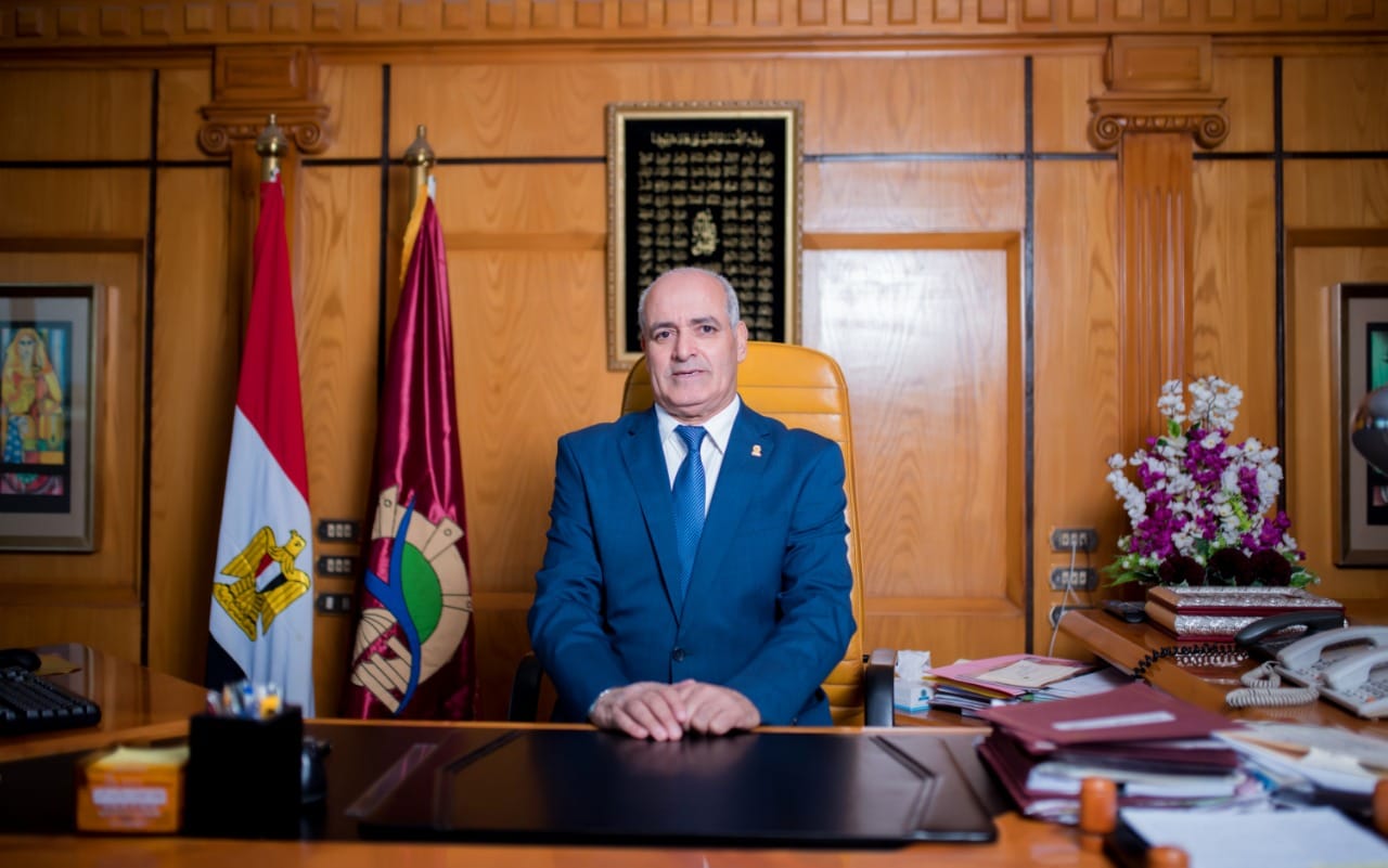  الدكتور أحمد جابر شديد، رئيس جامعة الفيوم