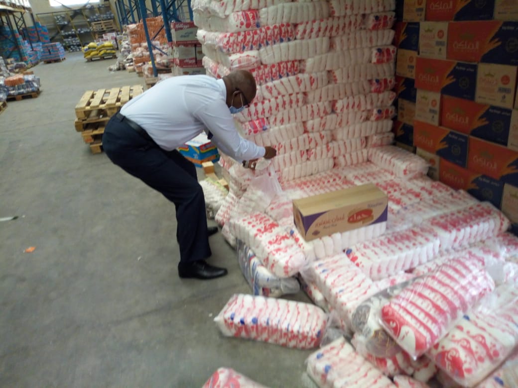 ضبط 16 طن سكر وملح و١٠٥ برميل زبادي مجهول المصدر بالقاهرة