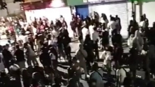 الحفل غيرالمرخص في أحد شوارع لندن