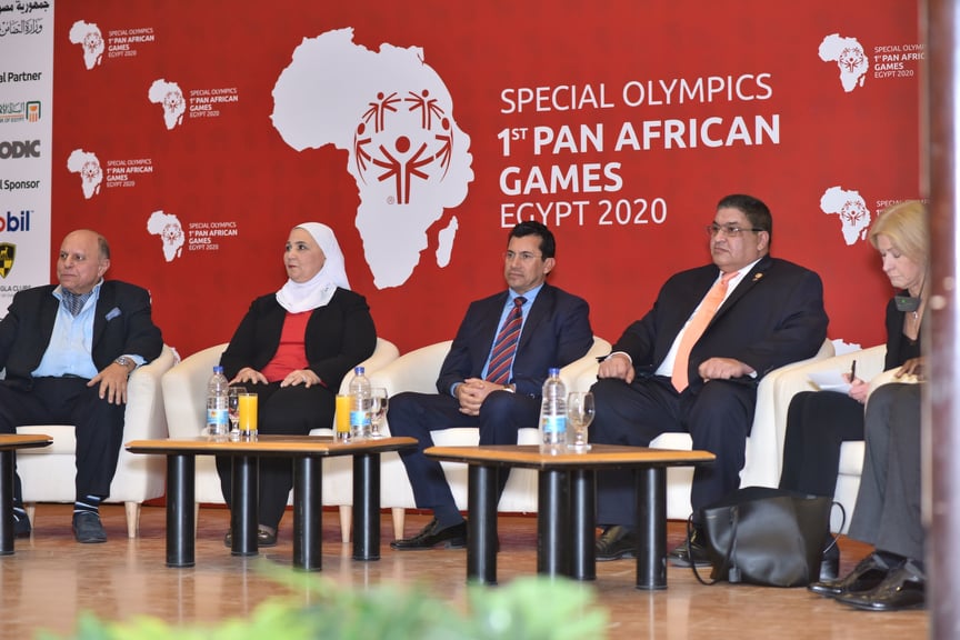 وزير الرياضة مع الرئيس الاقليمى للاولمبياد الخاص