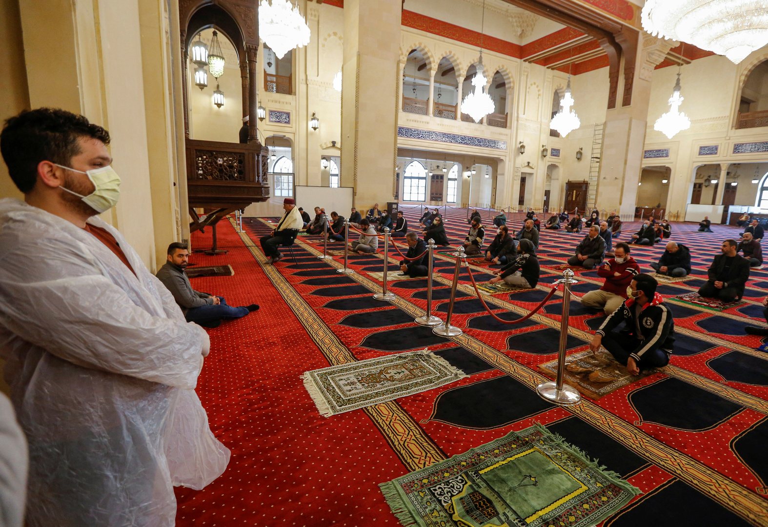المساجد تفتح ابوابها لاستقبال المصلين