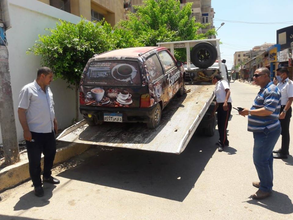 ضبط سيارة غير مرخصة لبيع المشروبات في كفر الشيخ.. صور
