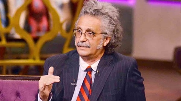 الدكتور حسين خيرى نقيب الاطباء 