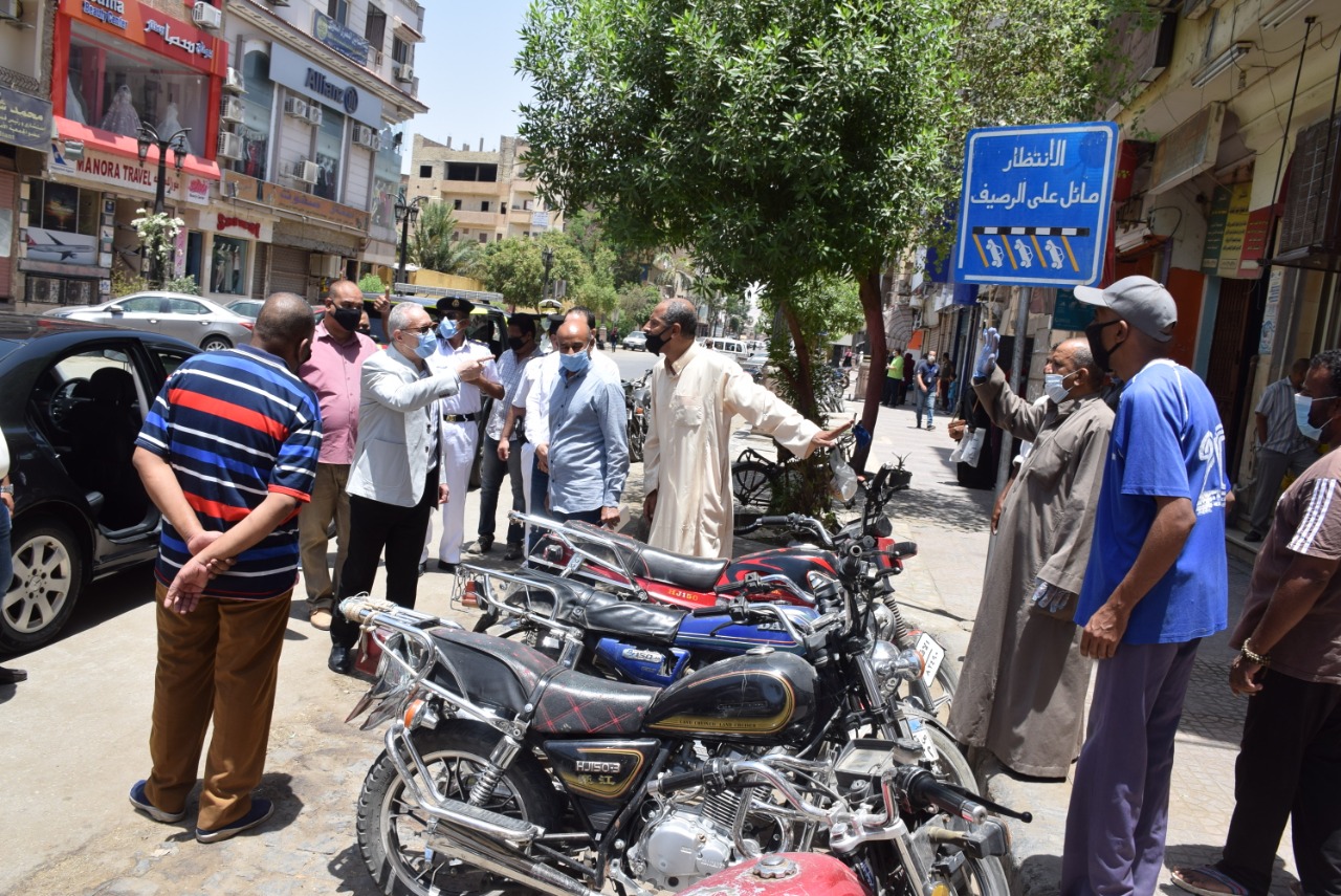 شاهد..محافظ الاقصر يتفقد المقاهي والمطاعم بعد فتحها