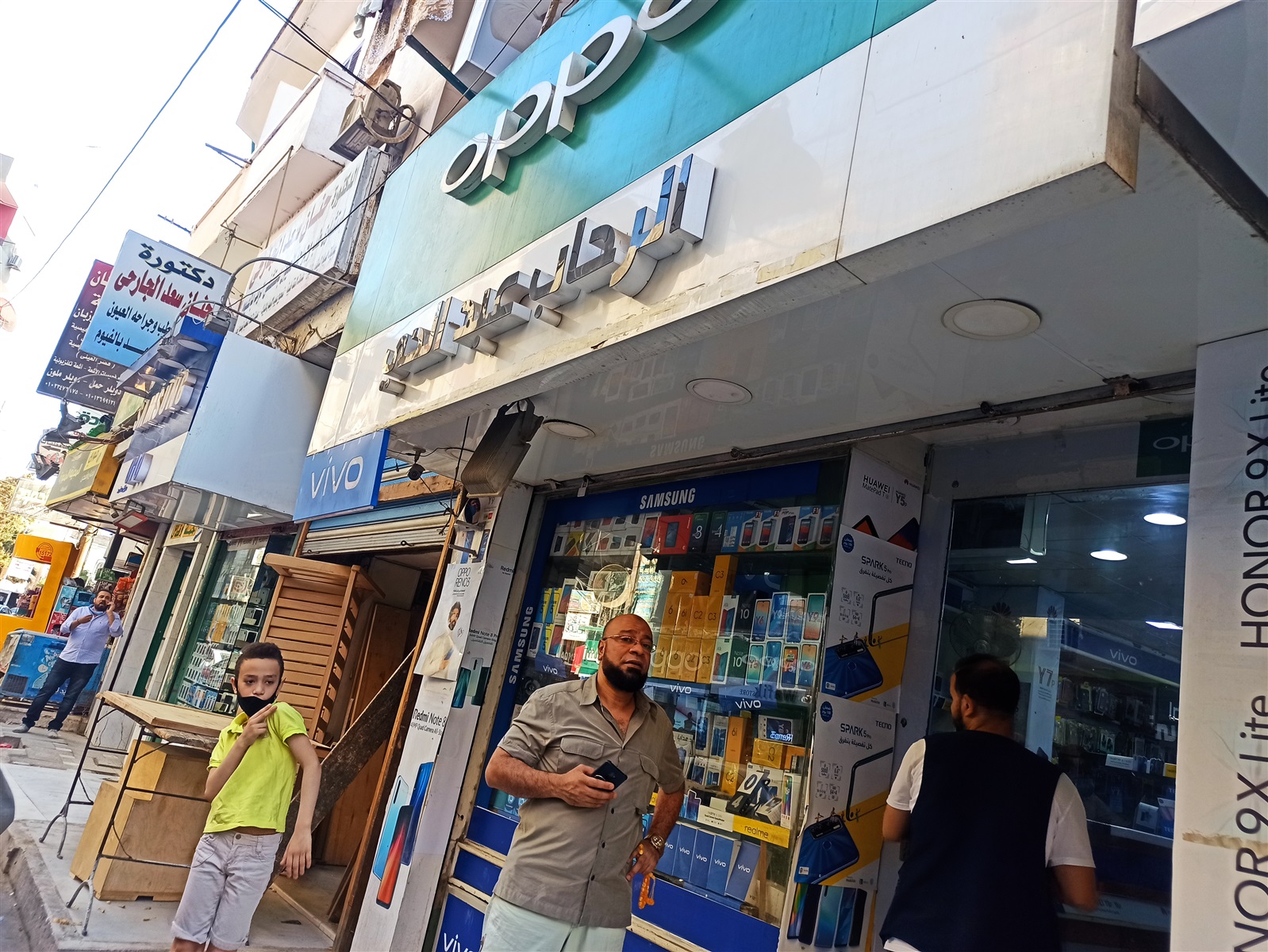  أصحاب محلات بيع المحمول بشارع عبد العزيز الفيوم