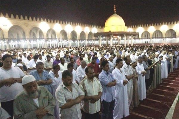 "البحوث الإسلامية" توضح حكم التباعد بين المصلين في صفوف الصل