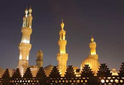 محافظ قنا يتابع عملية فتح المساجد