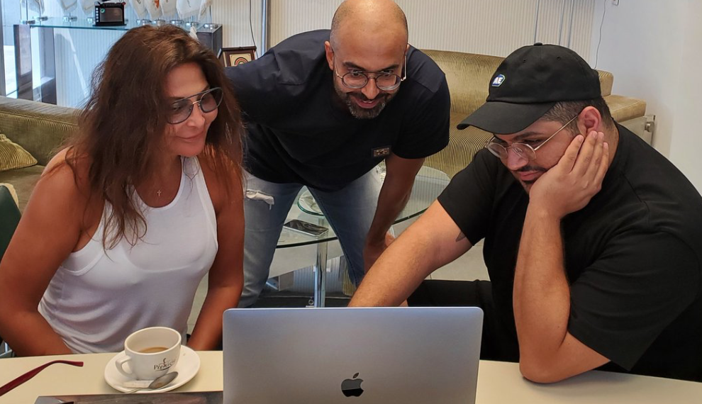 اليسا  و فريق عملها