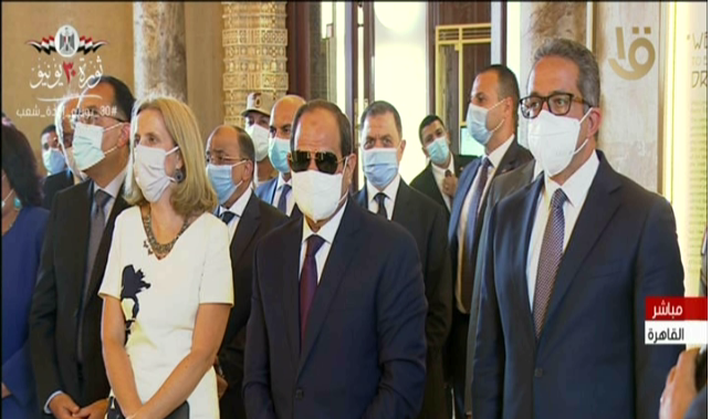 لرئيس السيسي يستمع لشرح تفصيلي عن قصة حياة البارون إمبان
