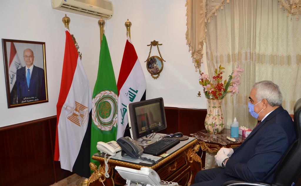 جانب من الاجتماع للسفير العراقى بالقاهرة 