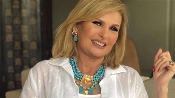الفنانة يسرا