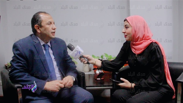 المهندس خالد سعد وكيل بريليانس مع محررة صدى البلد/ عزة عاطف