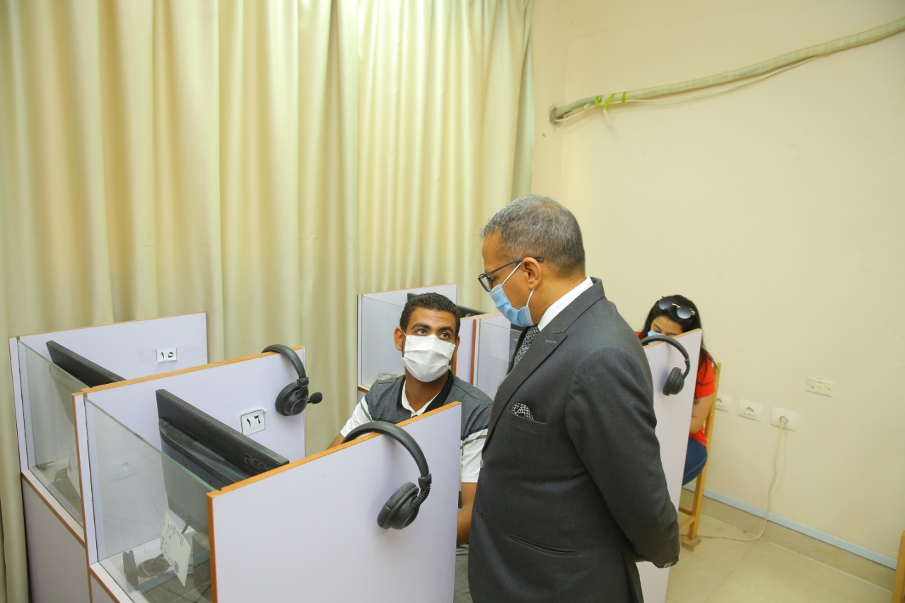 رئيس جامعة الاقصر