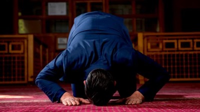 ما صحة حديث الصلاة 40 يومًا في جماعة تبرأ من النار والنفاق؟