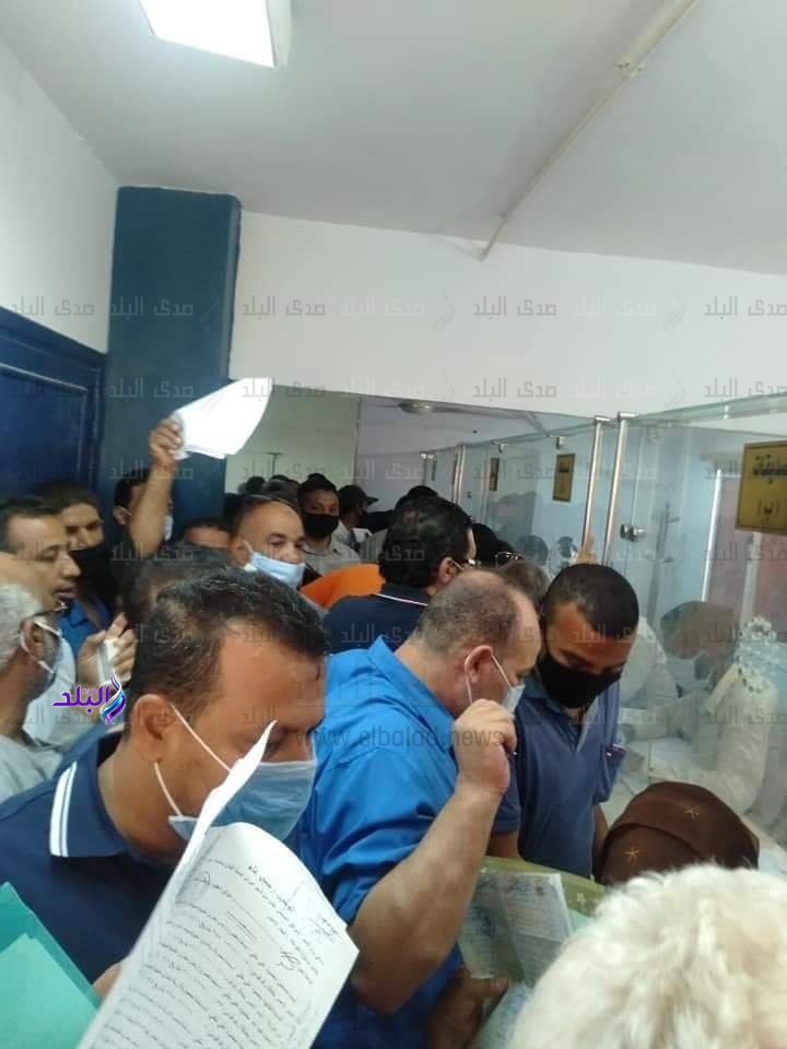  زحام بالشهر العقارى بالغردقة والأهالي: نغادر خوفا من كورونا