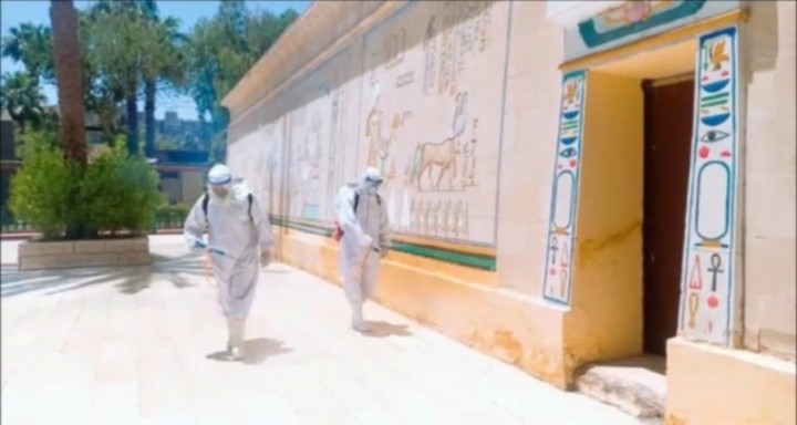 أعمال التطهير والتعقيم بالقرية الفرعونية