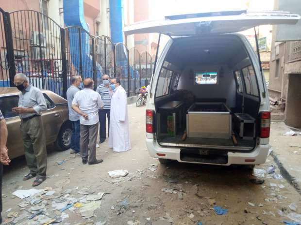 خروج جثمان الفنان محمود جمعة من مستشفى بنها الجامعى لدفنه 