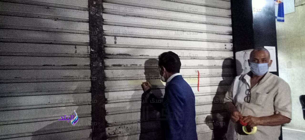 غلق وتشميع عدد من المحال والكافيهات بالنزهة