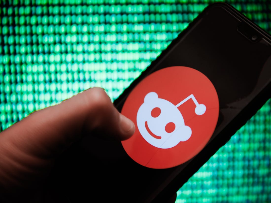 Reddit يوقف جمع بيانات المستخدمين بسبب ميزة في هواتف آيفون