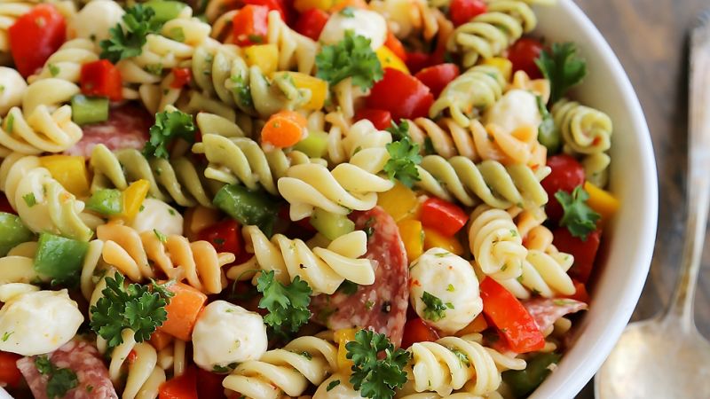 سلطة المكرونة بالخضار