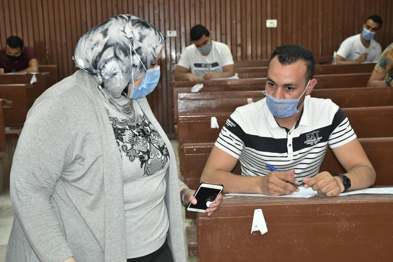 طلاب جامعات 