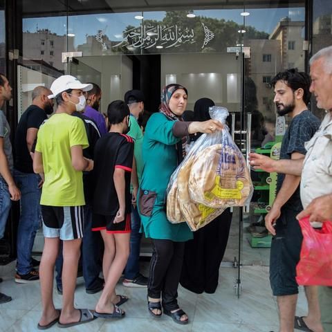 تصاعد الازمة الاقتصادية في لبنان والمواطنون لا يجدون الطعام 