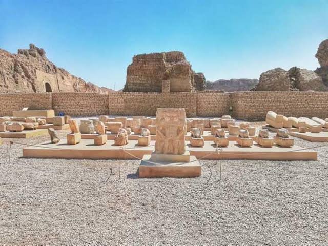 الاثار