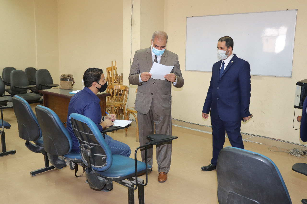 رئيس جامعة الأزهر يتفقد لجان امتحانات كلية الدعوة